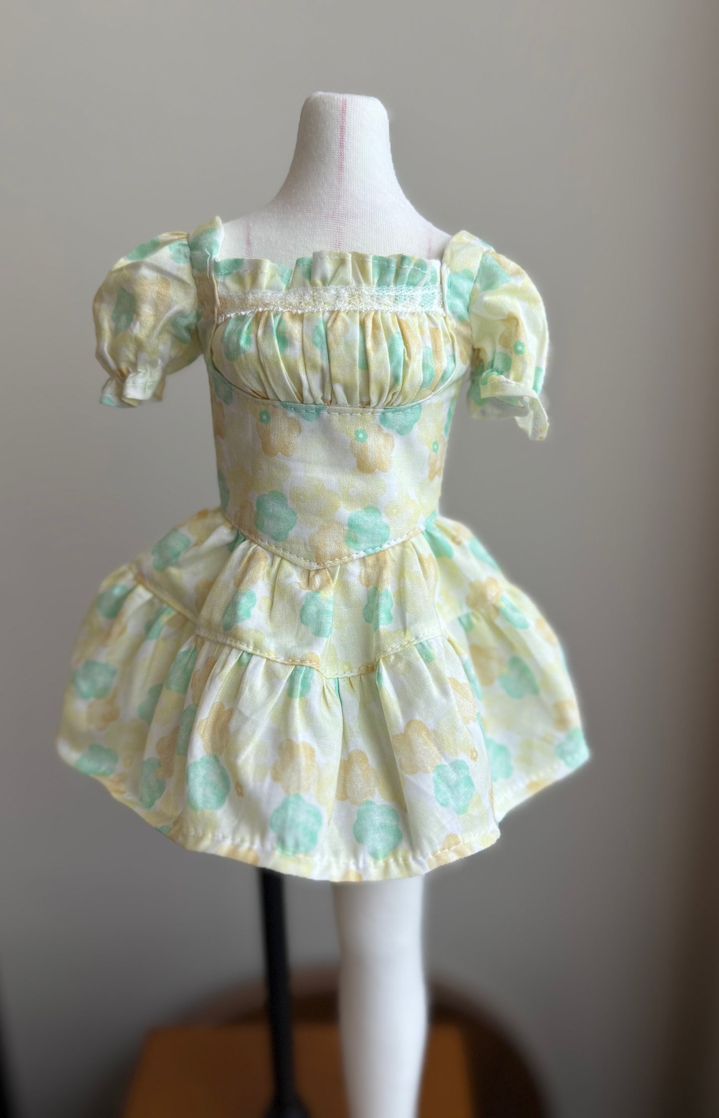 Lavender Bloom Puff Dress – Ready-Made Outfit | Fits 1/4 BJD (Bust 16–19cm, Waist 11–13cm)
