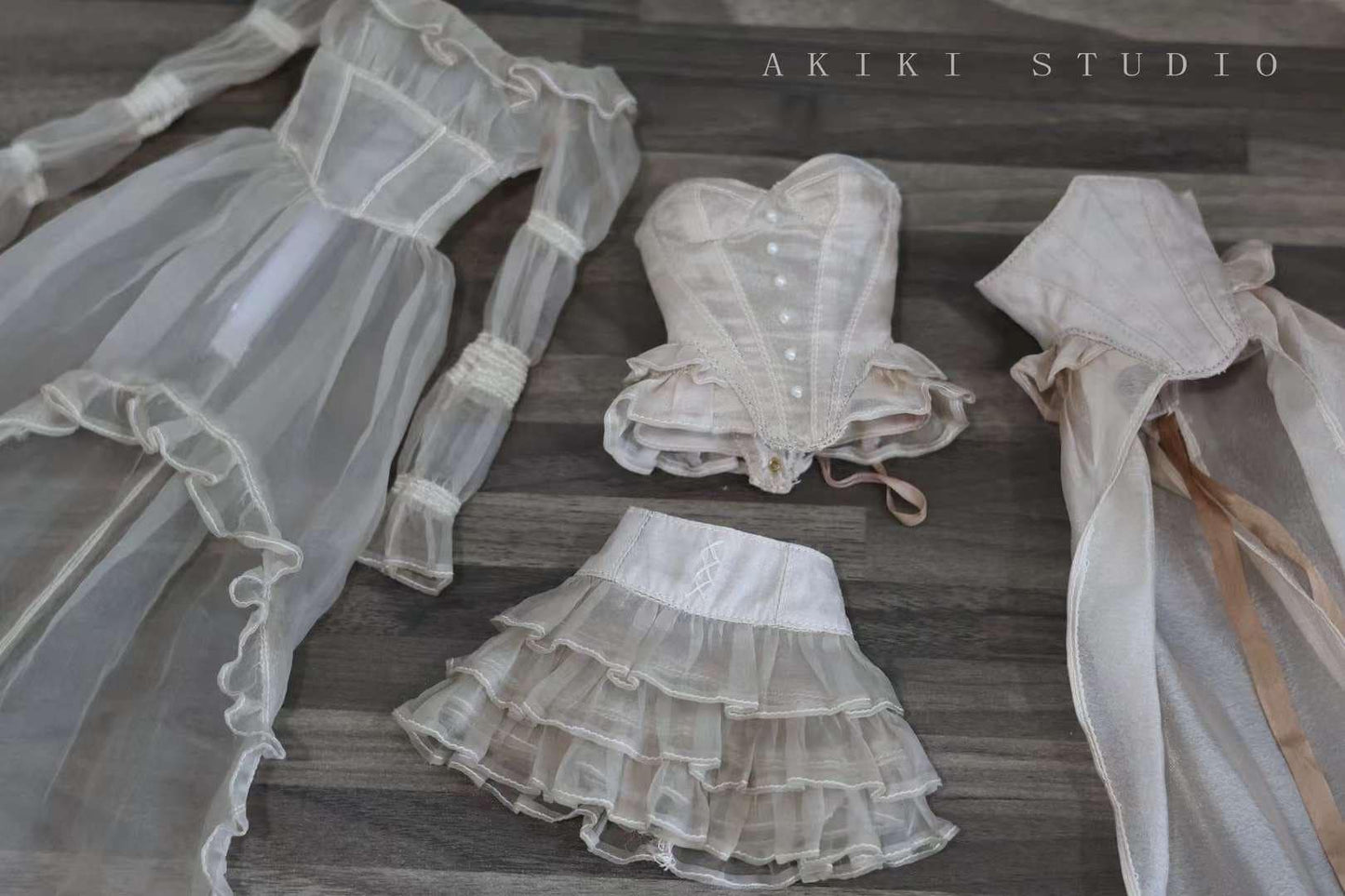 阿吉 BJD 1/3 SDGR DOLL Patterns Corset and Dress 4 pieces.